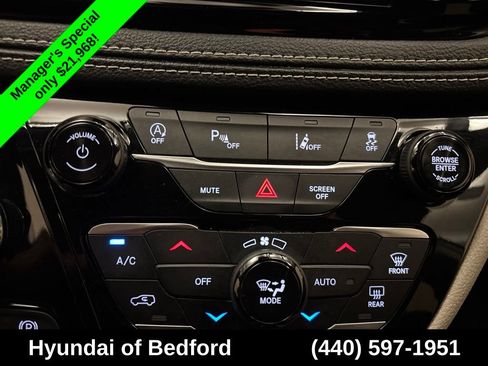 Used 2023 Chrysler Pacifica Limited FWD image 23