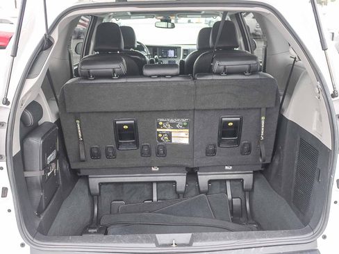 Used 2020 Toyota Sienna SE w/ SE Preferred Package FWD image 26
