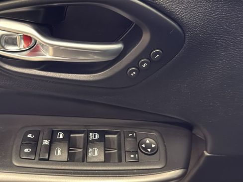 Used 2019 Jeep Cherokee Limited AWD/4WD image 23