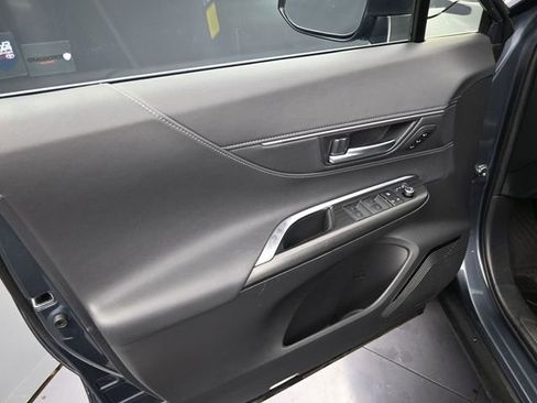 Used 2024 Toyota Venza XLE image 16