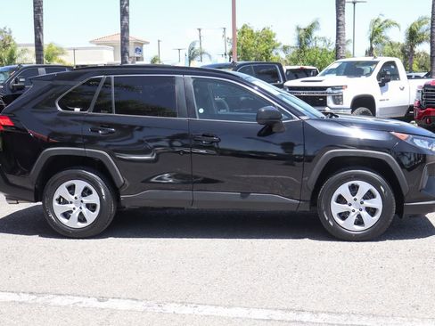 Used 2021 Toyota RAV4 LE AWD/4WD image 10