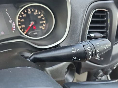 Used 2020 Jeep Compass Latitude FWD image 23