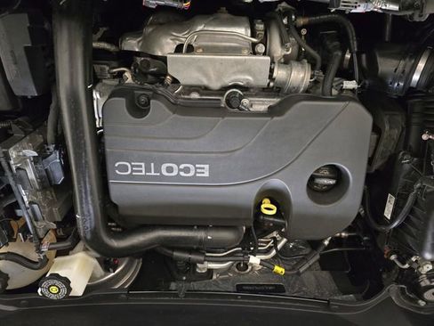 Used 2022 GMC Terrain AT4 w/ LPO, Floor Liner Package image 9