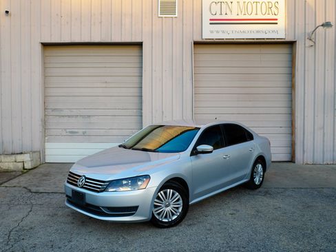 Used 2014 Volkswagen Passat 1.8T S image 1