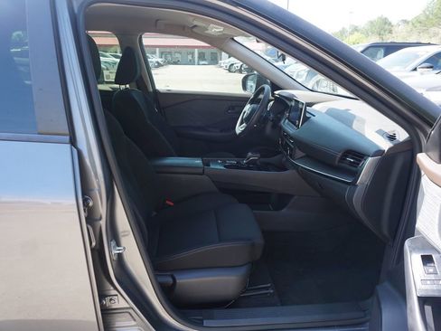 Used 2023 Nissan Rogue S image 14