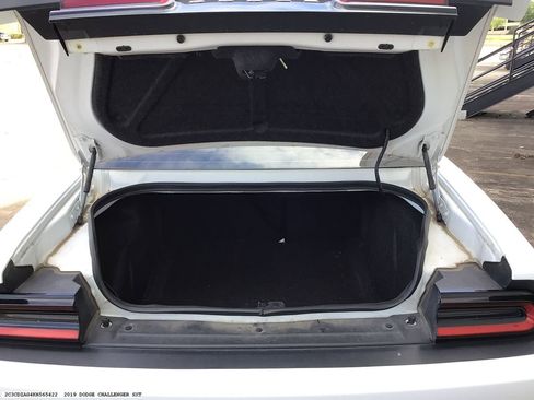 Used 2019 Dodge Challenger SXT RWD image 14