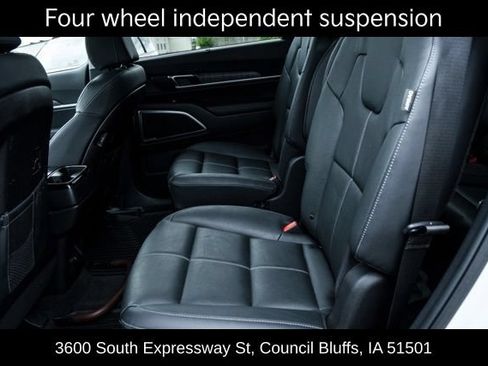 Used 2024 Kia Telluride EX w/ EX Captain's Chair Package AWD/4WD image 23