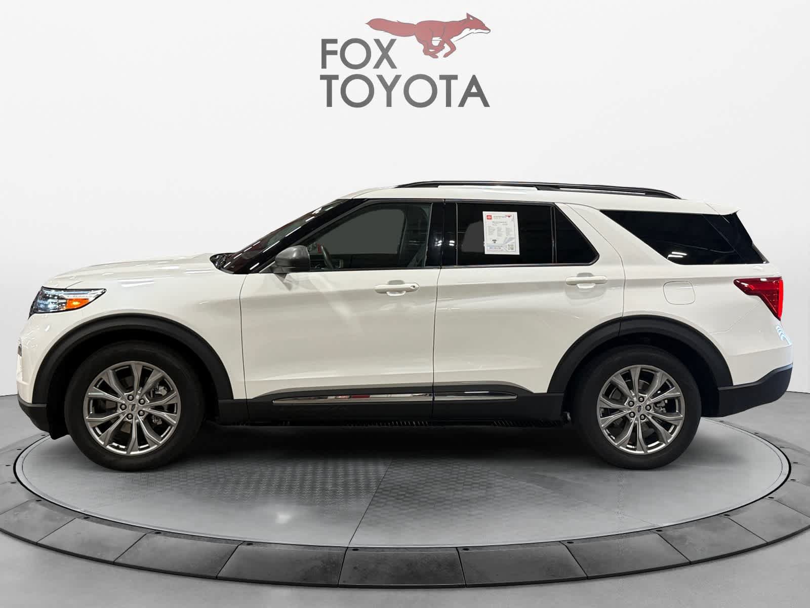 Used 2023 Ford Explorer XLT w/ Equipment Group 202A RWD image 3