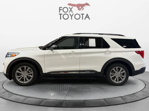 Used 2023 Ford Explorer XLT w/ Equipment Group 202A RWD image 3