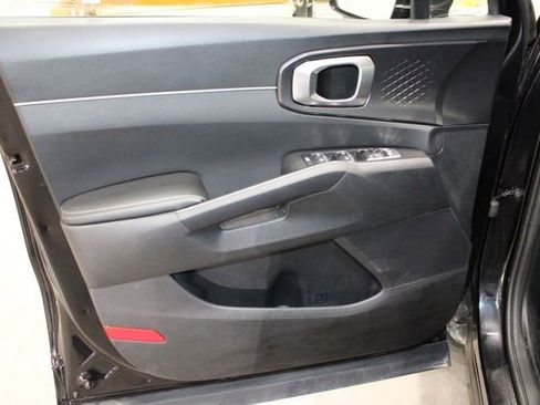 Used 2024 Kia Sorento S image 13