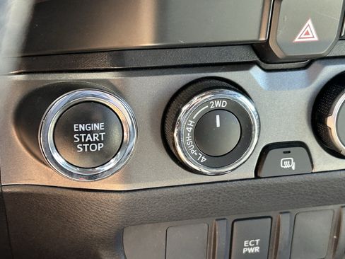 Used 2020 Toyota Tacoma TRD Off-Road AWD/4WD image 5