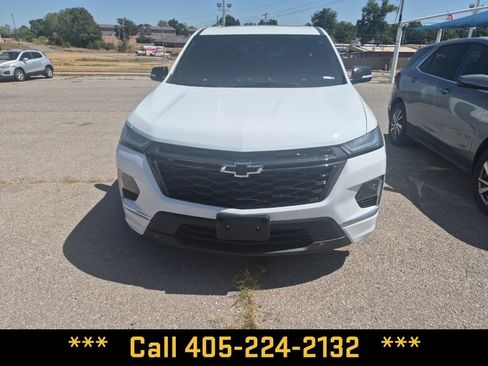Used 2022 Chevrolet Traverse Premier w/ LPO, Blackout Package FWD image 31