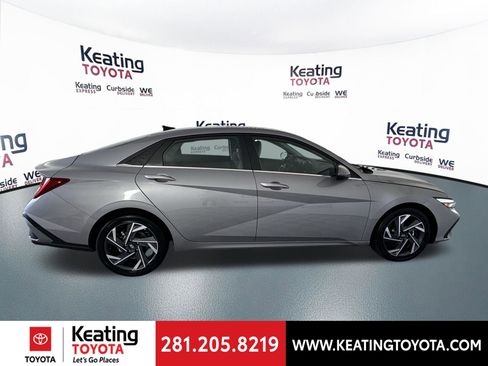 Used 2025 Hyundai Elantra Limited FWD image 4