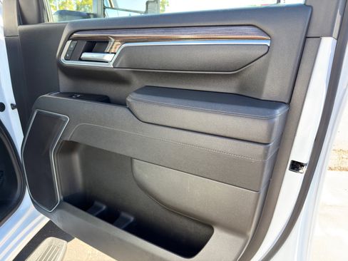 Used 2025 Chevrolet Silverado 2500 LT w/ Convenience Package image 11