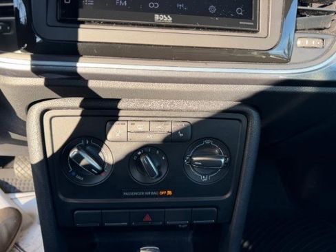 Used 2014 Volkswagen Beetle 2.5 image 26