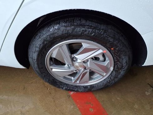 New 2026 Hyundai Elantra SE FWD image 21