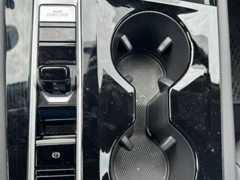 Used 2024 Volkswagen Atlas SE FWD image 23
