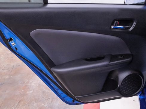 Used 2020 Toyota Prius XLE image 31