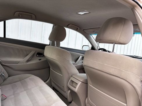 Used 2011 Toyota Camry LE image 18