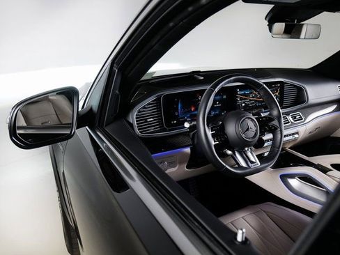 Used 2025 Mercedes-Benz GLS 63 AMG 4MATIC image 28