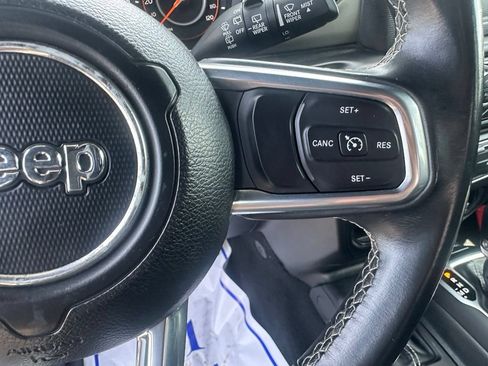 Used 2019 Jeep Wrangler Unlimited Sahara AWD/4WD image 18