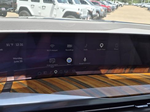 Certified 2025 Cadillac Escalade Sport Platinum w/ LPO, ONYX Package AWD/4WD image 33