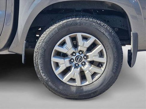 Used 2022 Nissan Frontier SV image 4