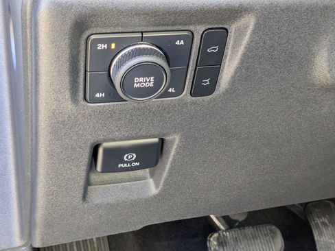 Certified 2025 Ford Expedition Platinum w/ Platinum Ultimate Package image 18