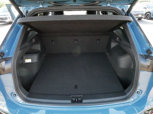 Certified 2025 Volkswagen Tiguan SEL R-Line AWD/4WD image 18