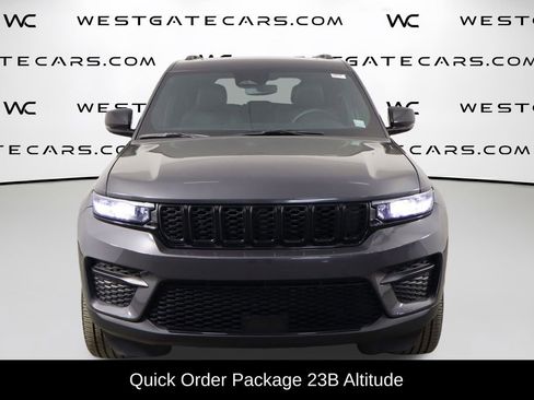 Used 2023 Jeep Grand Cherokee Altitude RWD image 2