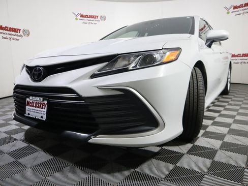 Used 2023 Toyota Camry LE image 18