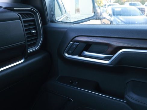 Used 2025 GMC Sierra 1500 SLT image 28