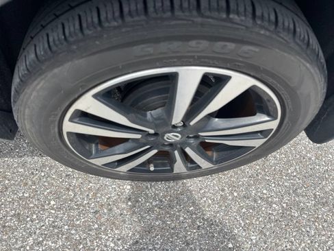 Used 2020 Nissan Kicks SR w/ SR Premium Package FWD image 9