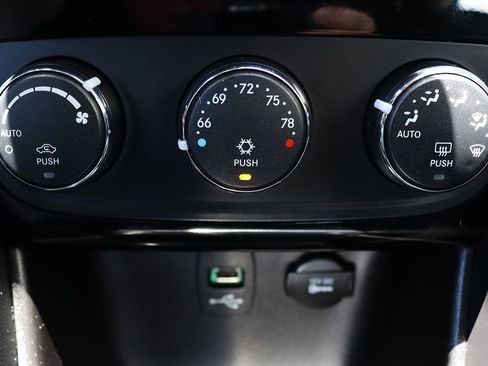 Used 2013 Chrysler 200 Limited FWD image 44