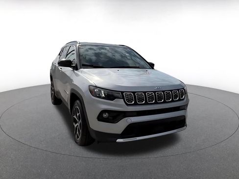 Used 2025 Jeep Compass Limited AWD/4WD image 3