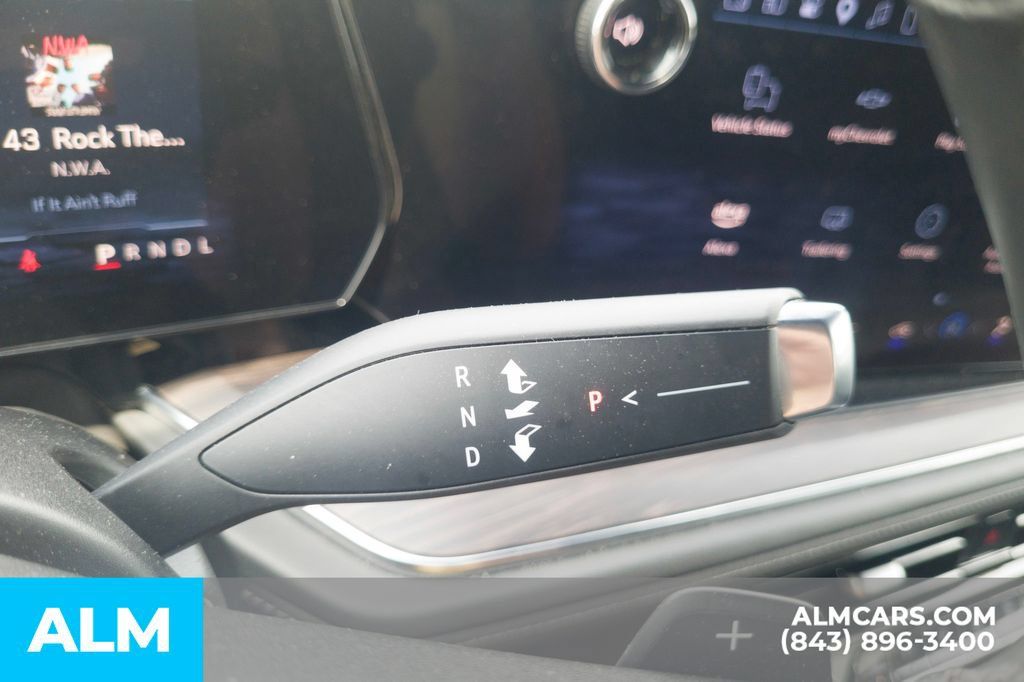 Used 2025 Chevrolet Tahoe LT AWD/4WD image 31