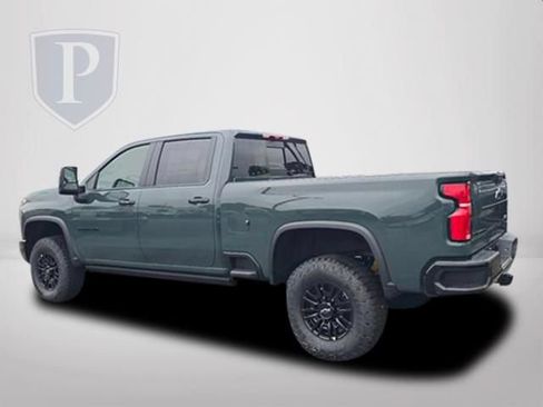 New 2026 Chevrolet Silverado 2500 ZR2 w/ LPO, Dark Essentials Package AWD/4WD image 9