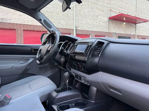 Used 2014 Toyota Tacoma 2WD Regular Cab image 18