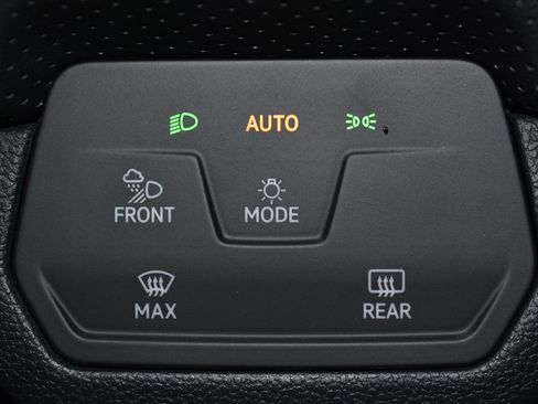 Used 2025 Volkswagen Atlas Cross Sport SE image 16