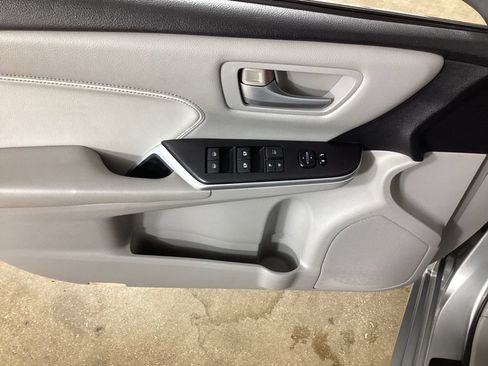Used 2015 Toyota Camry XLE w/ Moonroof Package FWD image 11