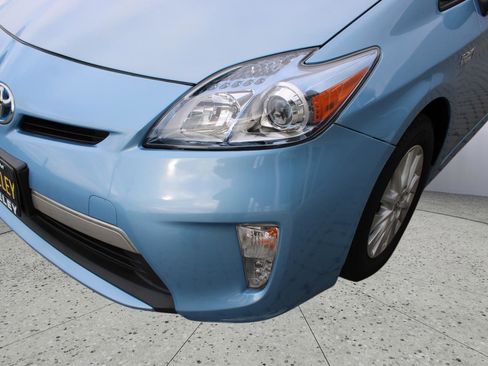 Used 2015 Toyota Prius Prime Advanced image 10