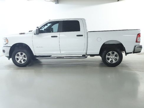 Used 2024 RAM 2500 Big Horn AWD/4WD image 40