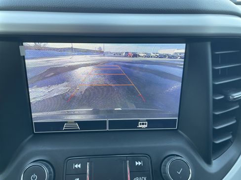 Used 2023 GMC Acadia SLE w/ Driver Convenience Package image 13