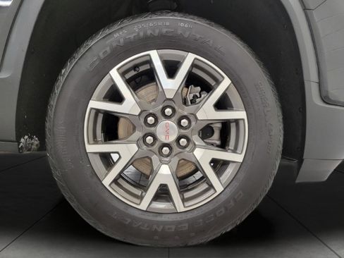 Used 2023 GMC Acadia SLE w/ Driver Convenience Package image 3