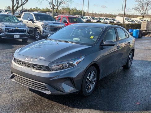 Used 2023 Kia Forte LXS image 5