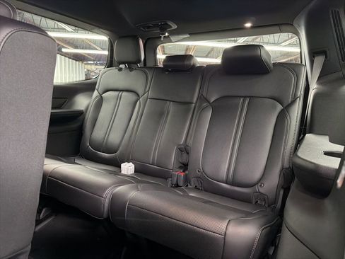 New 2025 Jeep Wagoneer Series II AWD/4WD image 13