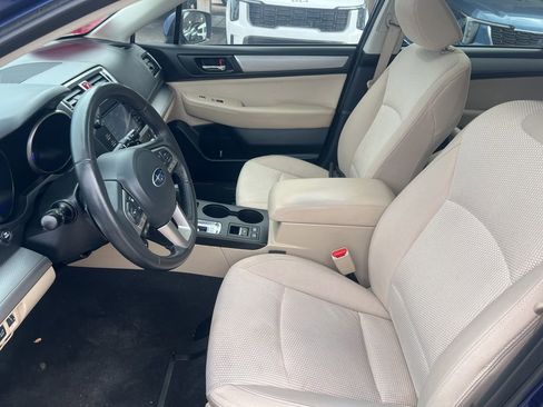 Used 2017 Subaru Outback 2.5i Premium image 4