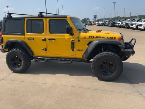 Used 2020 Jeep Wrangler Unlimited Rubicon w/ Dual Top Group AWD/4WD image 9