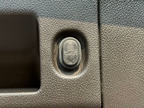 Used 2017 Chevrolet Tahoe Premier AWD/4WD image 17