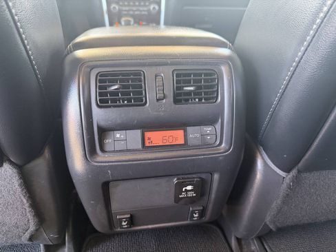 Used 2015 Nissan Pathfinder Platinum AWD/4WD image 16